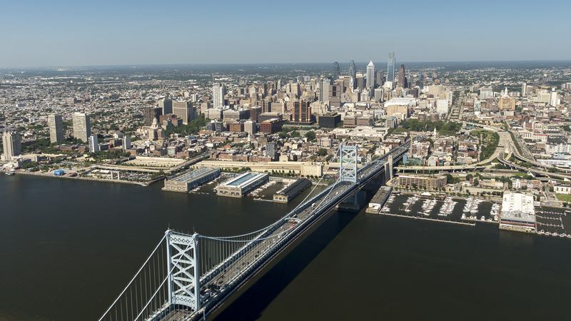 Philadelphia skyline with Ben Franklin Bridge